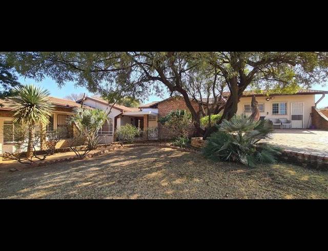 4 BEDROOM HOUSE FOR SALE IN MULBARTON